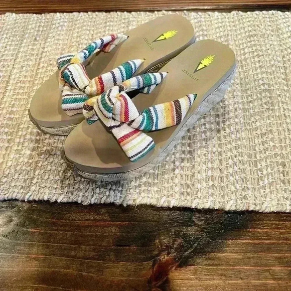 Volatile Sunridge women’s sandals, size 8, GUC - Picture 2 of 7